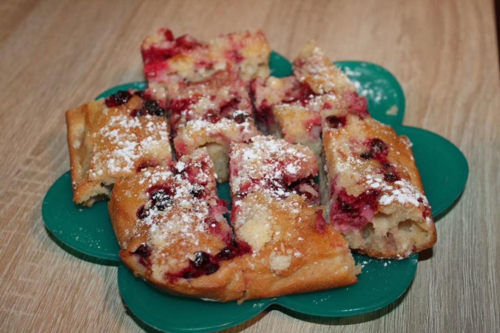 Jahodovo-rybízový koláč