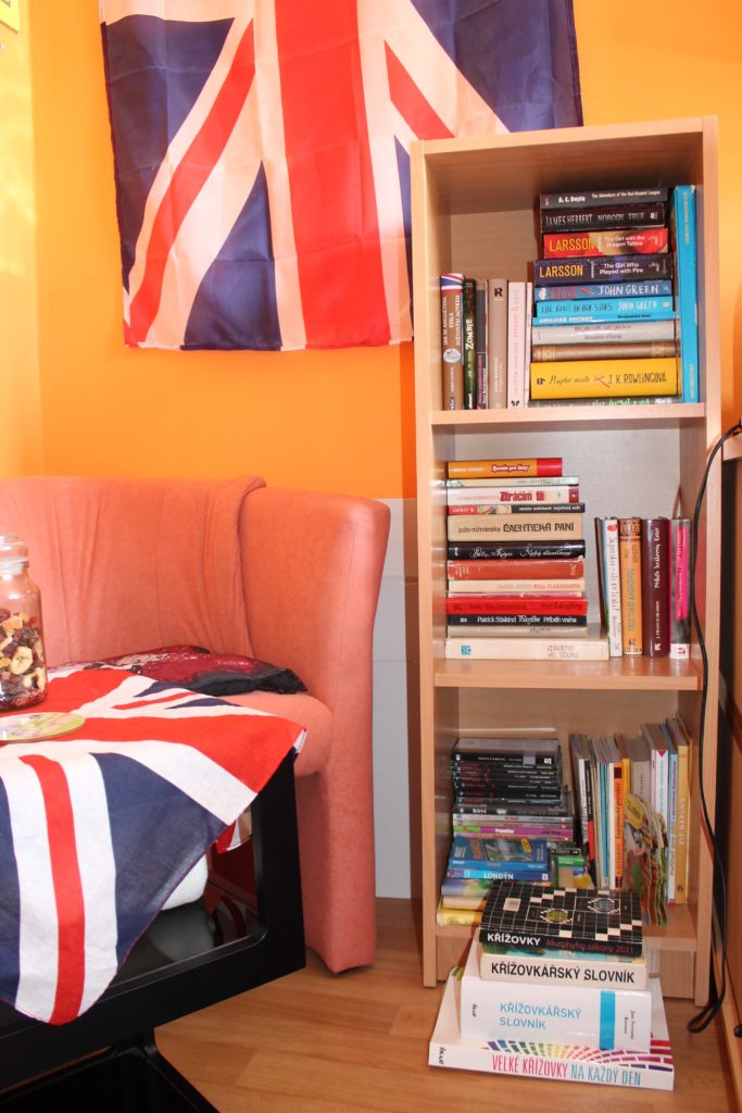 bookcase book kniha knihovna annie libary