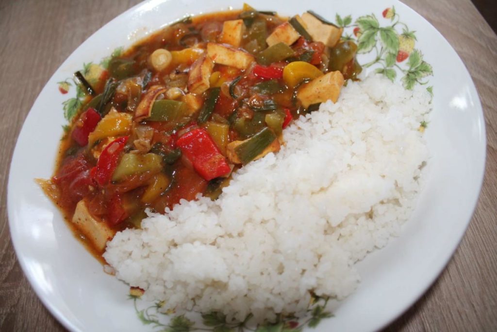 Vegan čínská směs s rýží