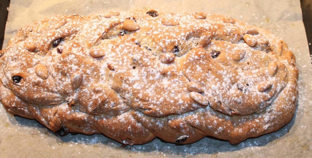 Domácí veganská vánočka