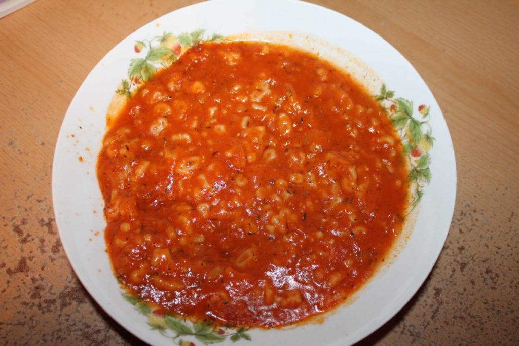 tomatová polévka s těstovinami